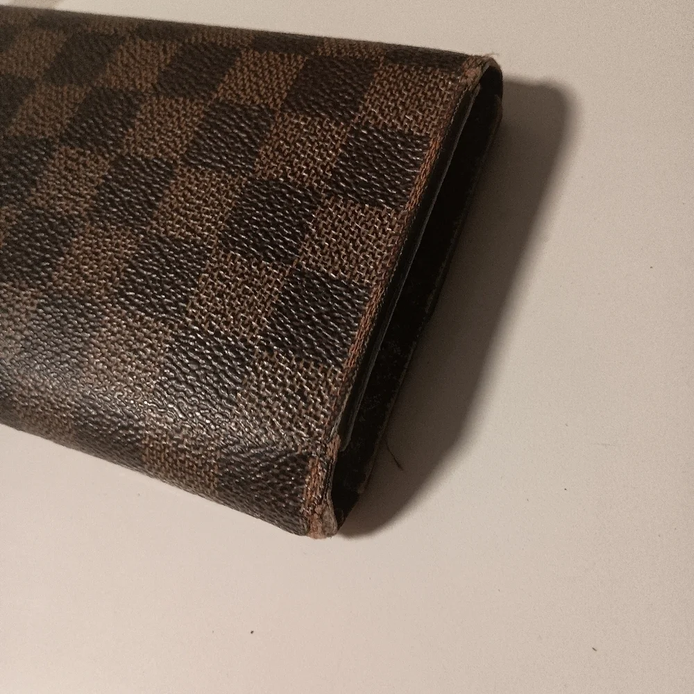 Authentic Louis Vuitton Damier Sarah Longwallet